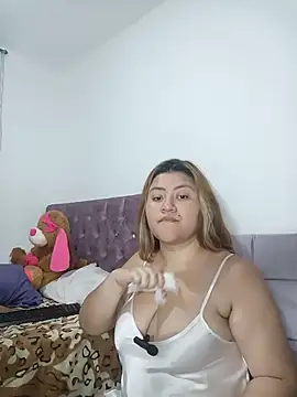 Sofia  Saenz online show from April 1, 2026, 4:46 am