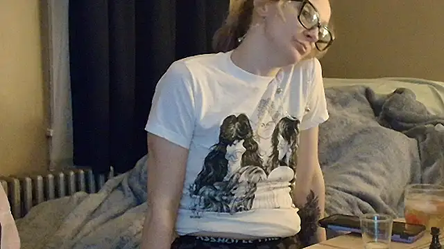 Snapshot of blondebombshell4343 chatting on December 16, 2025, 12:59 am blondebombshell4343 online show from December 16, 2025, 12:59 am