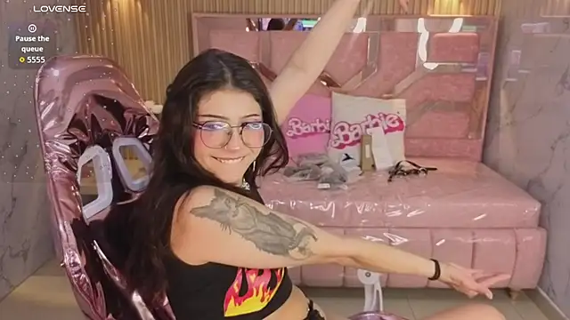 Snapshot of miss_devil_s chatting on January 10, 2026, 3:19 am miss devil s online show from January 10, 2026, 3:19 am