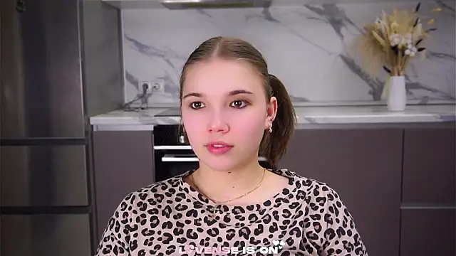 Snapshot of SolBurri chatting on February 2, 2026, 1:59 am SolBurri online show from February 2, 2026, 1:59 am