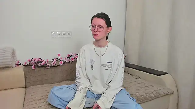 RoxyHerena online show from December 22, 2025, 12:35 pm