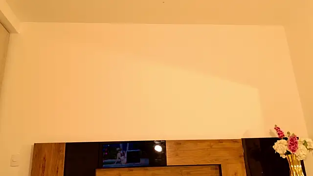 LucyHanks online show from April 14, 2026, 11:33 pm