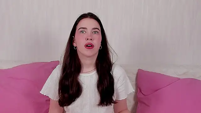 Kimberlybondd online show from December 15, 2025, 8:35 pm