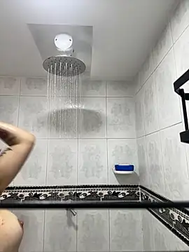 Estefania Velez online show from March 10, 2026, 6:02 pm