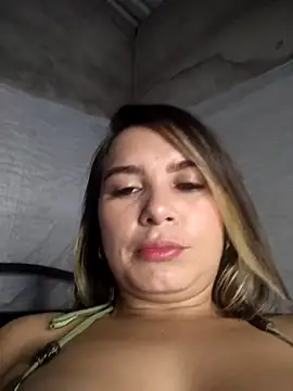 Snapshot of Charlott_smi chatting on April 14, 2026, 5:52 pm Charlott smi online show from April 14, 2026, 5:52 pm