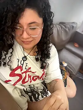 Snapshot of VanesssaMilf_ chatting on April 22, 2026, 2:18 pm VanesssaMilf online show from April 22, 2026, 2:18 pm