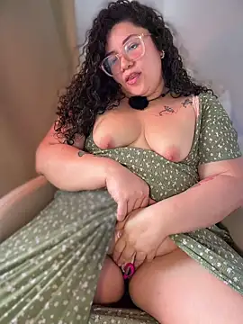 Snapshot of VanesssaMilf_ chatting on May 29, 2026, 6:28 pm VanesssaMilf online show from May 29, 2026, 6:28 pm