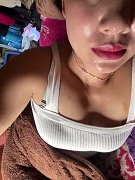 mayni012314 online show from May 25, 2026, 7:36 am