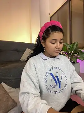 ladulcemary  online show from January 16, 2026, 7:07 pm