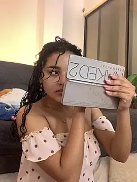 ladulcemary  online show from February 3, 2026, 8:03 pm