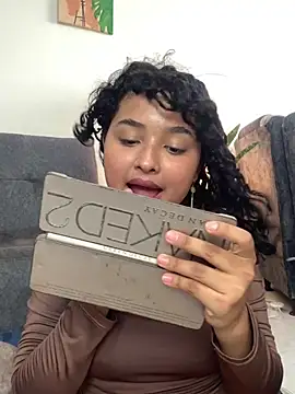 ladulcemary  online show from April 4, 2026, 7:11 pm