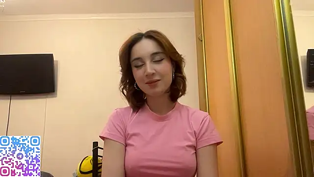 StacieLaudadio online show from December 15, 2025, 2:10 pm