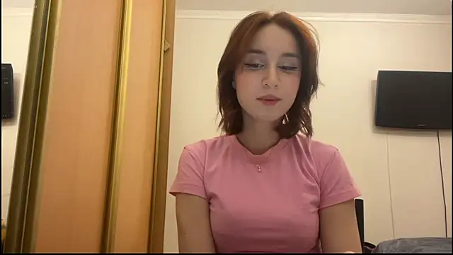 StacieLaudadio online show from December 22, 2025, 1:08 pm