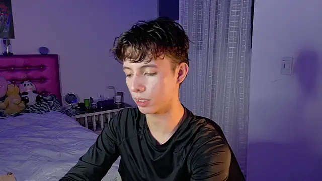 Snapshot of Dani_Dancer chatting on February 5, 2026, 12:15 am Dani Dancer online show from February 5, 2026, 12:15 am