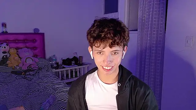 Snapshot of Dani_Dancer chatting on February 20, 2026, 12:29 am Dani Dancer online show from February 20, 2026, 12:29 am