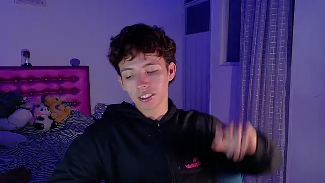 Snapshot of Dani_Dancer chatting on February 27, 2026, 12:32 am Dani Dancer online show from February 27, 2026, 12:32 am