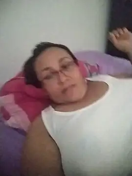 Nini Love  online show from April 15, 2026, 7:32 pm