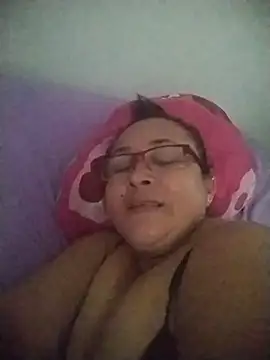 Nini Love  online show from April 16, 2026, 8:53 pm