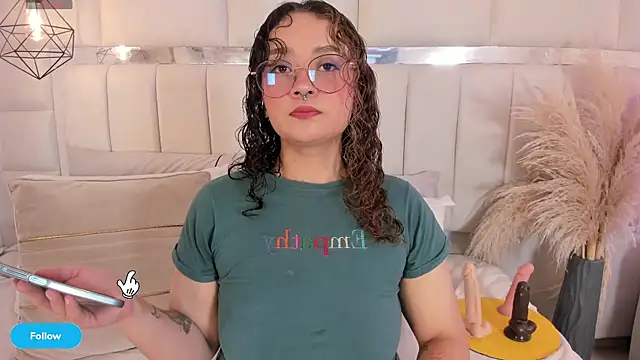 Snapshot of Im_TaraBlack chatting on December 22, 2025, 4:42 am Im TaraBlack online show from December 22, 2025, 4:42 am