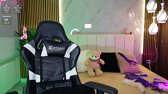 Lyra Black  online show from January 7, 2026, 3:25 pm