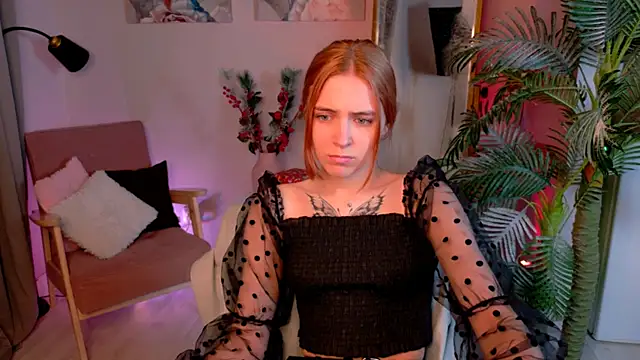 Bella xBaby online show from December 19, 2025, 1:40 pm