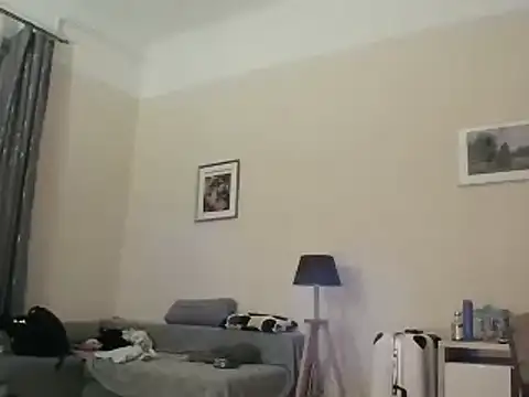 Bellaa25 online show from April 18, 2026, 6:01 pm