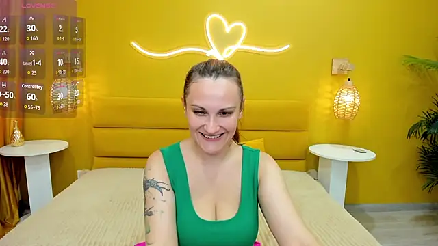 LisaAmoree online show from July 7, 2026, 1:30 am