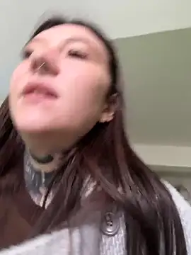 FionaMurr online show from April 9, 2026, 6:19 am