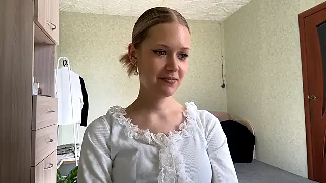 ZaidaSchwarten online show from March 12, 2026, 11:38 am