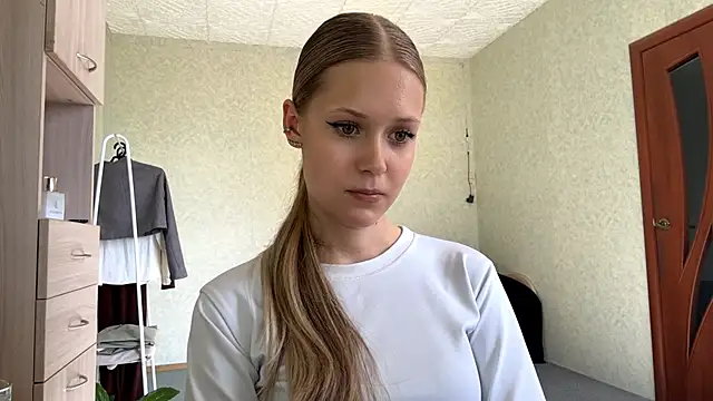 ZaidaSchwarten online show from March 17, 2026, 11:57 am