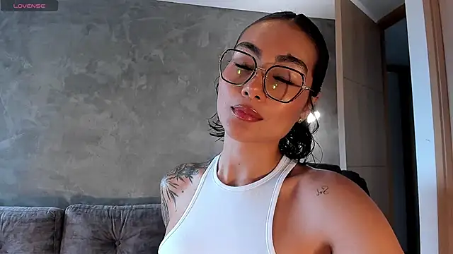 ValerieAustin online show from November 24, 2025, 3:23 pm