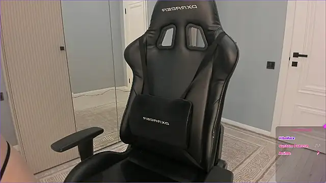 lovelymikky online show from April 7, 2026, 3:40 am