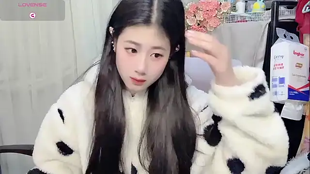 Snapshot of Yvonne-07 chatting on February 26, 2026, 1:10 pm Yvonne-07 online show from February 26, 2026, 1:10 pm