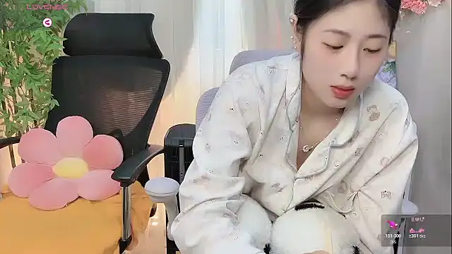 Snapshot of Yvonne-07 chatting on February 28, 2026, 8:26 am Yvonne-07 online show from February 28, 2026, 8:26 am