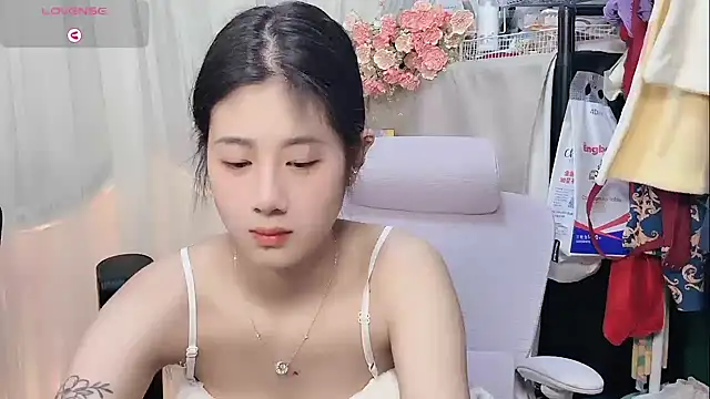 Yvonne-07 online show from March 9, 2026, 1:04 pm