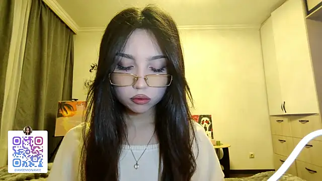 Qwami Amie online show from January 10, 2026, 3:52 am