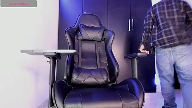 Liam Mateo online show from April 15, 2026, 5:25 am