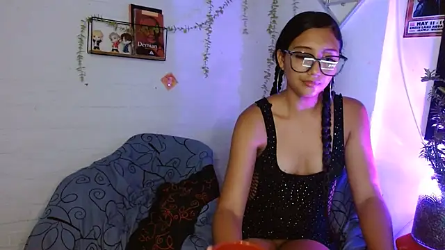 SweetEmxxx online show from June 14, 2026, 1:14 am