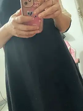 Snapshot of Yumi69 chatting on March 12, 2026, 1:23 am Yumi69 online show from March 12, 2026, 1:23 am