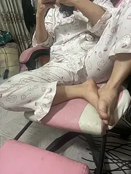 Snapshot of Yumi69 chatting on March 14, 2026, 2:44 pm Yumi69 online show from March 14, 2026, 2:44 pm