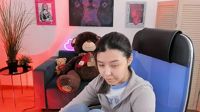 SirenMystiq online show from December 14, 2025, 7:47 am