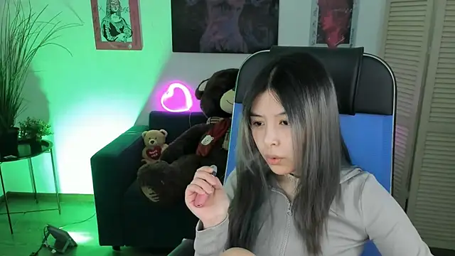 SirenMystiq online show from December 16, 2025, 4:12 pm