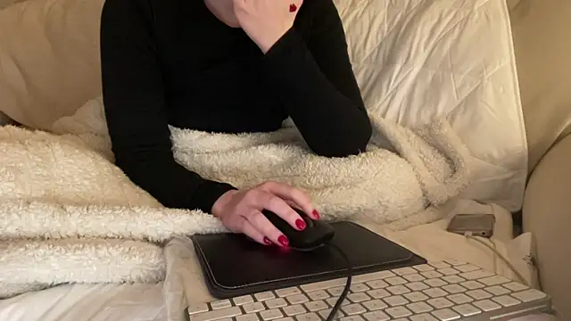 ijustturned18today online show from January 5, 2026, 5:27 pm