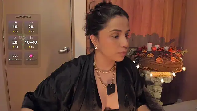 Snapshot of mslalune chatting on December 16, 2025, 12:21 pm mslalune online show from December 16, 2025, 12:21 pm