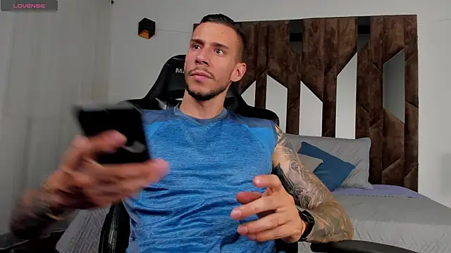 J king   online show from April 13, 2026, 8:03 pm