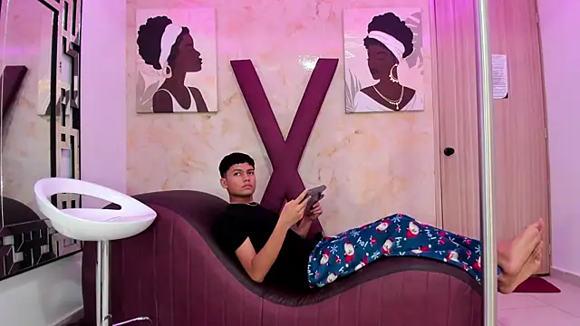 HORNY PRETTY online show from December 18, 2025, 2:56 pm