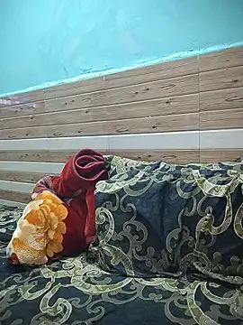 xoupleaura online show from January 14, 2026, 6:57 pm