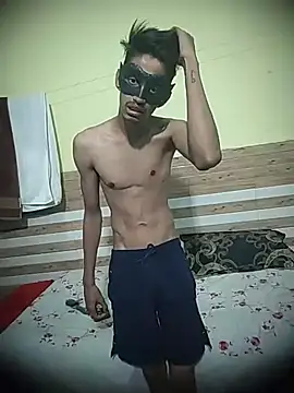 xoupleaura online show from April 23, 2026, 7:52 am