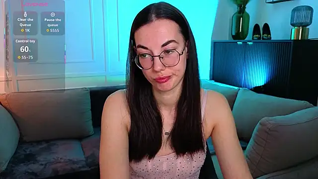 EmmaJacson online show from December 17, 2025, 4:02 pm