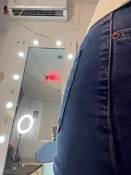 Snapshot of Valeria-escobar chatting on May 6, 2026, 1:38 pm Valeria-escobar online show from May 6, 2026, 1:38 pm